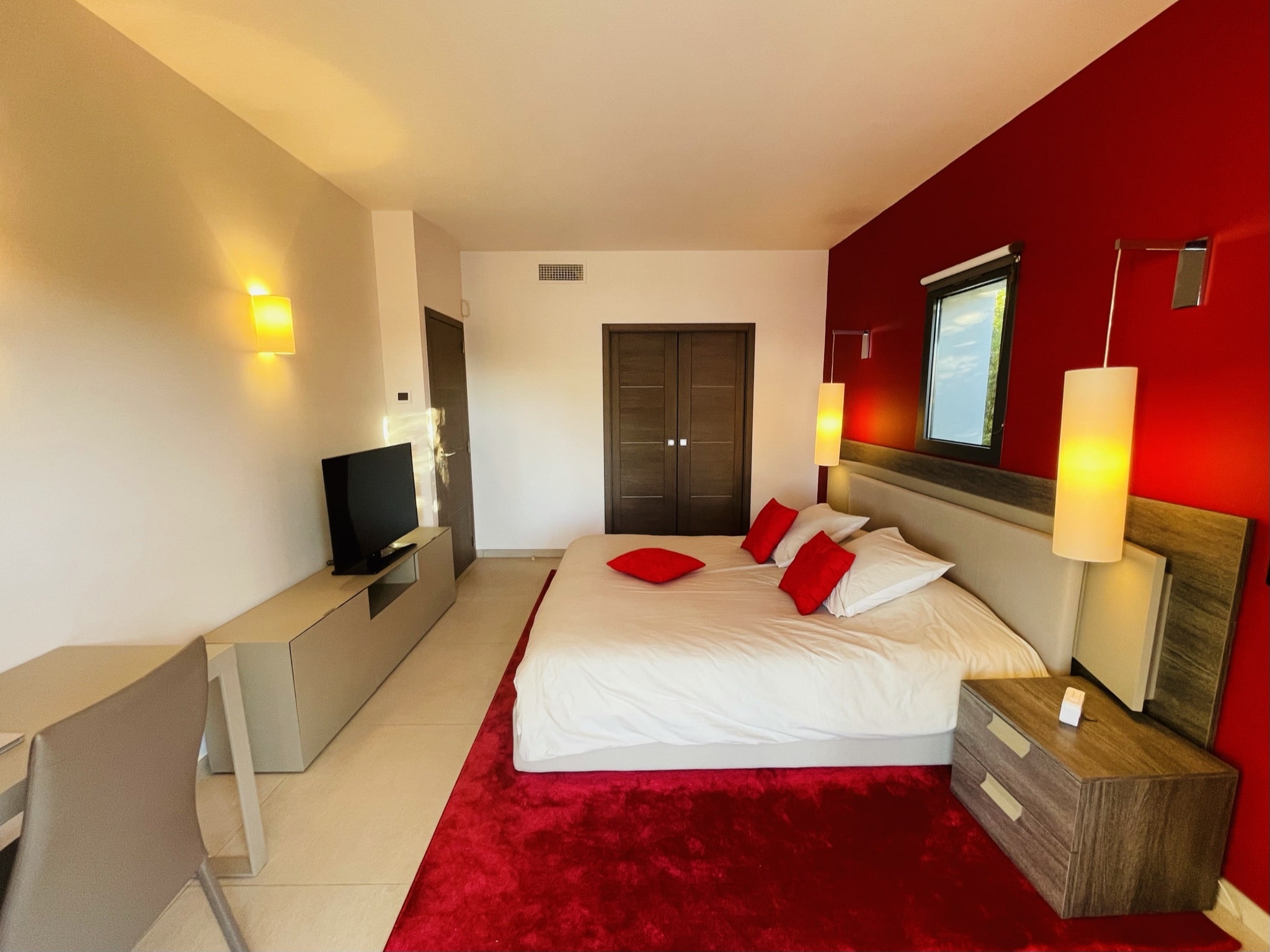 <span  class="uc_style_uc_tiles_grid_image_elementor_uc_items_attribute_title" style="color:#ffffff;">Suite parentale RDC</span>