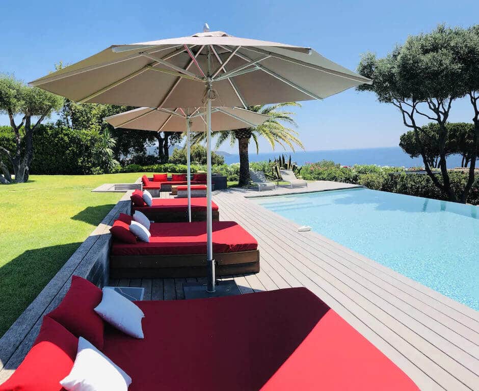 <span  class="uc_style_uc_tiles_grid_image_elementor_uc_items_attribute_title" style="color:#ffffff;">Villa-Camaal-1</span>