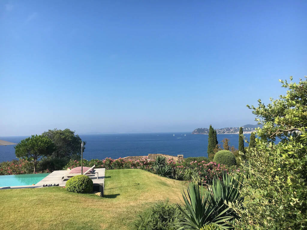 <span  class="uc_style_uc_tiles_grid_image_elementor_uc_items_attribute_title" style="color:#ffffff;">Villa-Camaal-11</span>