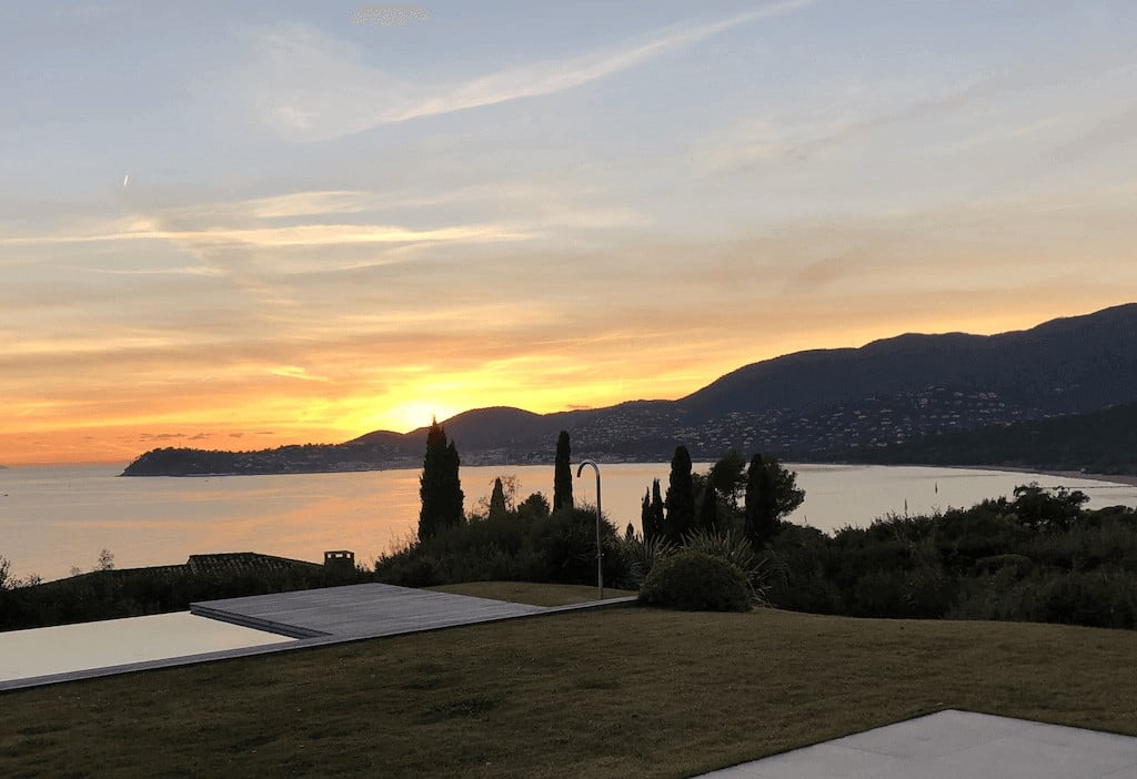 <span  class="uc_style_uc_tiles_grid_image_elementor_uc_items_attribute_title" style="color:#ffffff;">Villa-Camaal-15</span>