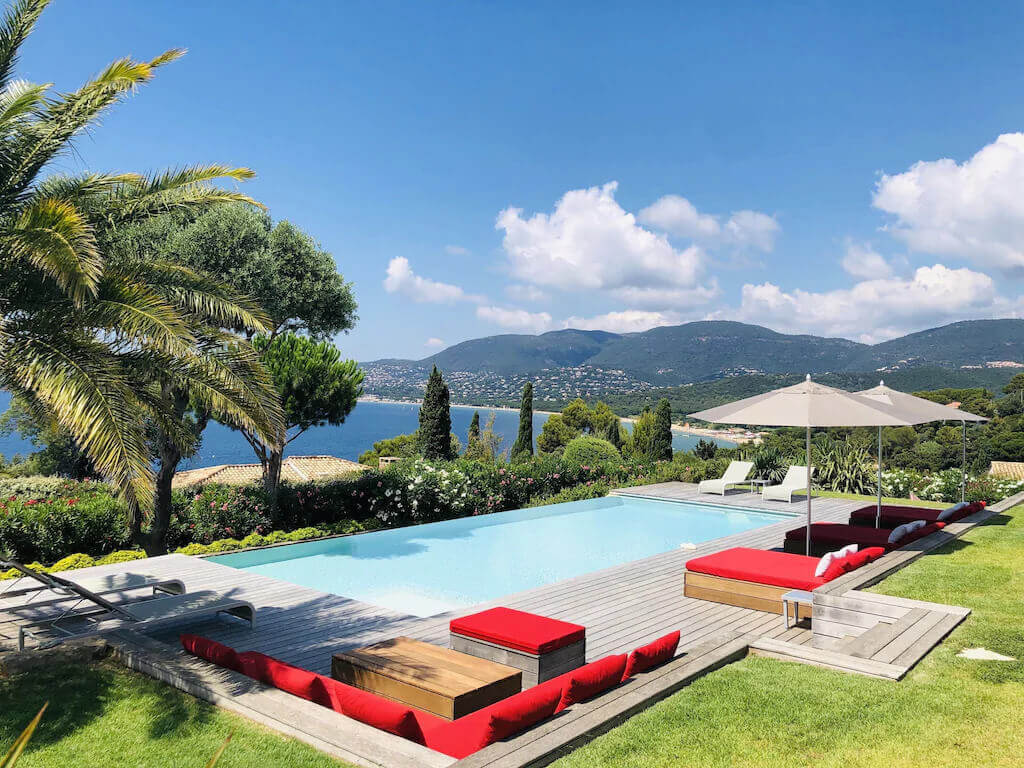 <span  class="uc_style_uc_tiles_grid_image_elementor_uc_items_attribute_title" style="color:#ffffff;">Villa-Camaal-2</span>