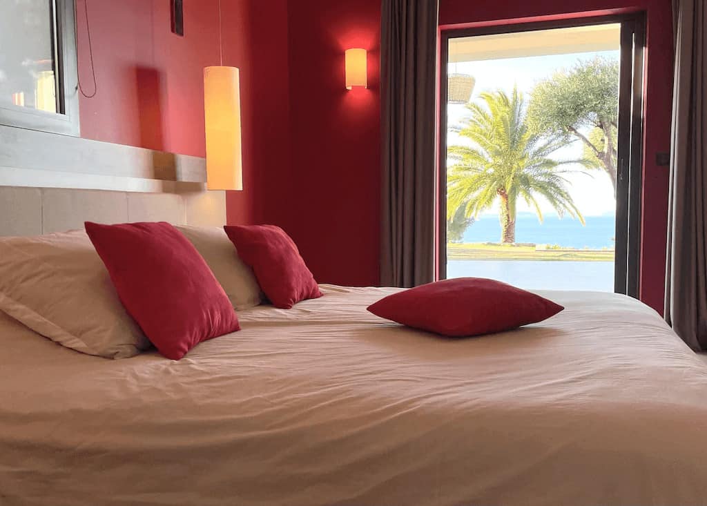 <span  class="uc_style_uc_tiles_grid_image_elementor_uc_items_attribute_title" style="color:#ffffff;">Suite parentale RDC</span>