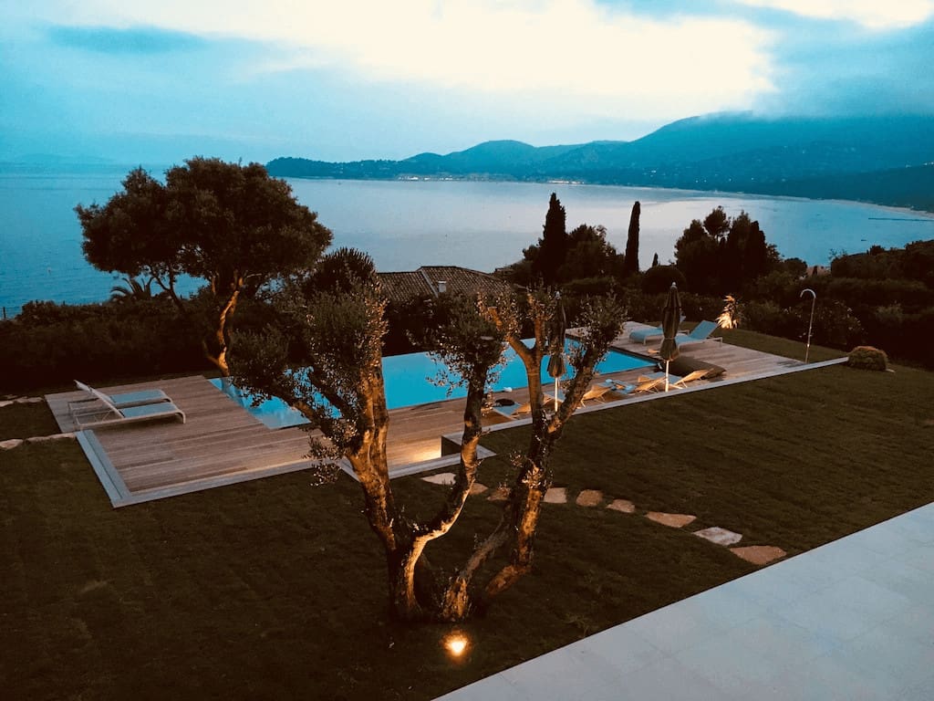 <span  class="uc_style_uc_tiles_grid_image_elementor_uc_items_attribute_title" style="color:#ffffff;">Villa-Camaal-37</span>