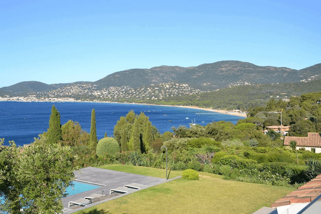 <span  class="uc_style_uc_tiles_grid_image_elementor_uc_items_attribute_title" style="color:#ffffff;">Vue plage du débarquement</span>