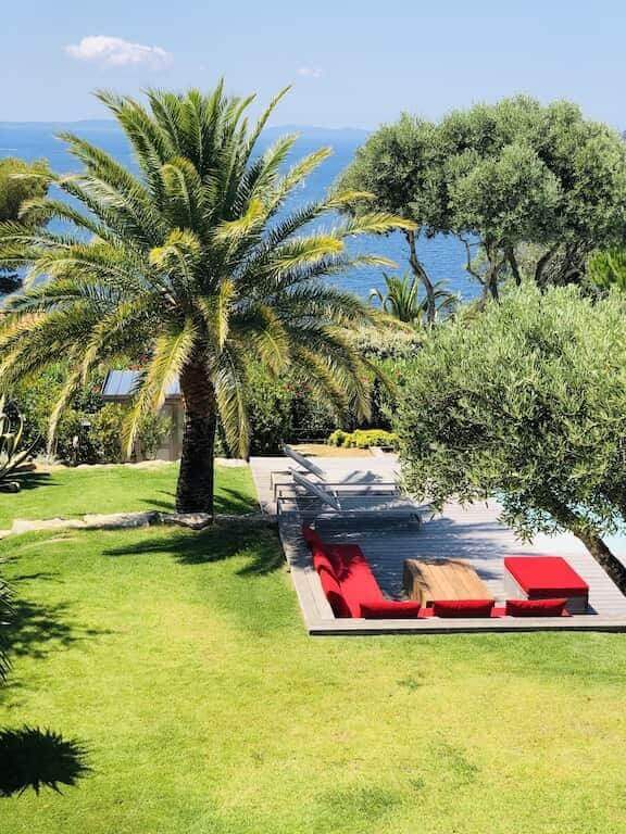 <span  class="uc_style_uc_tiles_grid_image_elementor_uc_items_attribute_title" style="color:#ffffff;">Villa-Camaal-8</span>