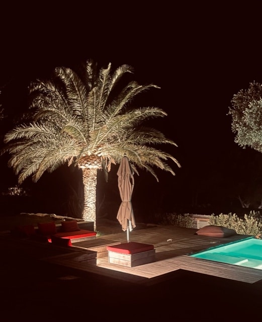 <span  class="uc_style_uc_tiles_grid_image_elementor_uc_items_attribute_title" style="color:#ffffff;">image_2</span>